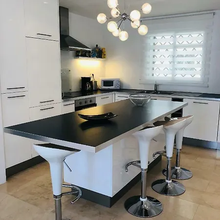 Luxury Duplex In Aloha Gardens Close To Puerto Banus マルベーリャ