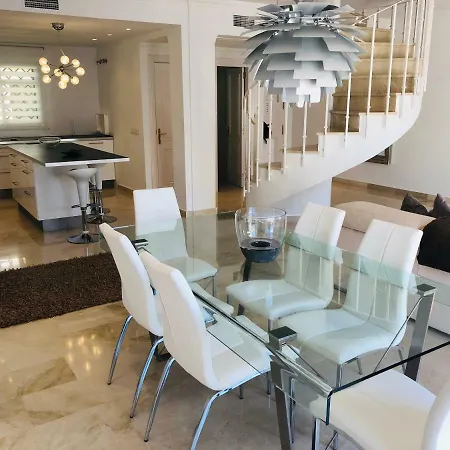Luxury Duplex In Aloha Gardens Close To Puerto Banus شقة ماربيا